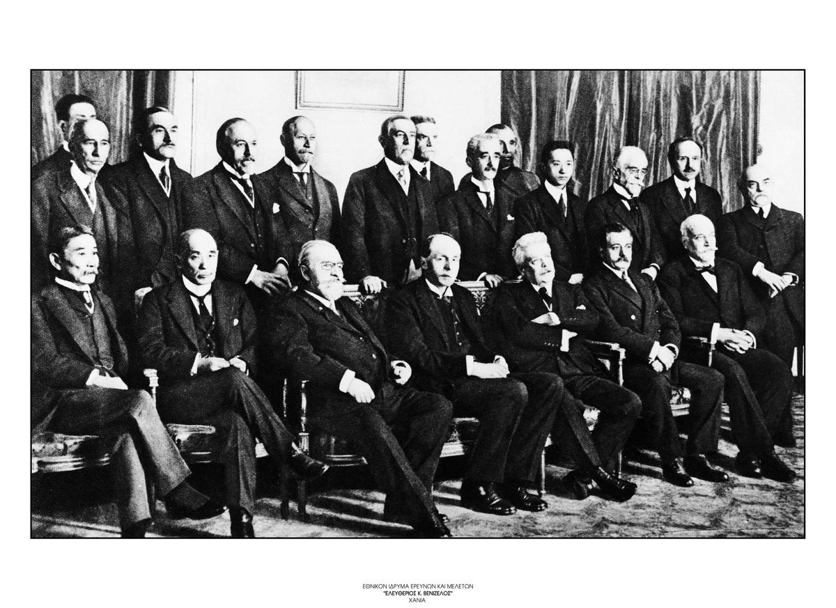 30. Τα ιδρυτικά μέλη της Κοινωνίας των Εθνών συνεδριάζουν για το χάρτη του Οργανισμού, 22 Φεβρουαρίου 1919. / The founding members of the League of Nations preparing the Charter of the Organization, February 22, 1919.