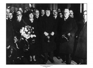 53. Ο Ελευθέριος Βενιζέλος με τη σύζυγό του Έλενα και τον αυστριακό καγκελάριο Σόμπερ κατά τη διάρκεια επίσκεψης του στη Βιέννη, Αύγουστος 1929. / Eleftherios Venizelos and his wife Elena with the Austrian Chancellor Schober. Vienna, August 1929.